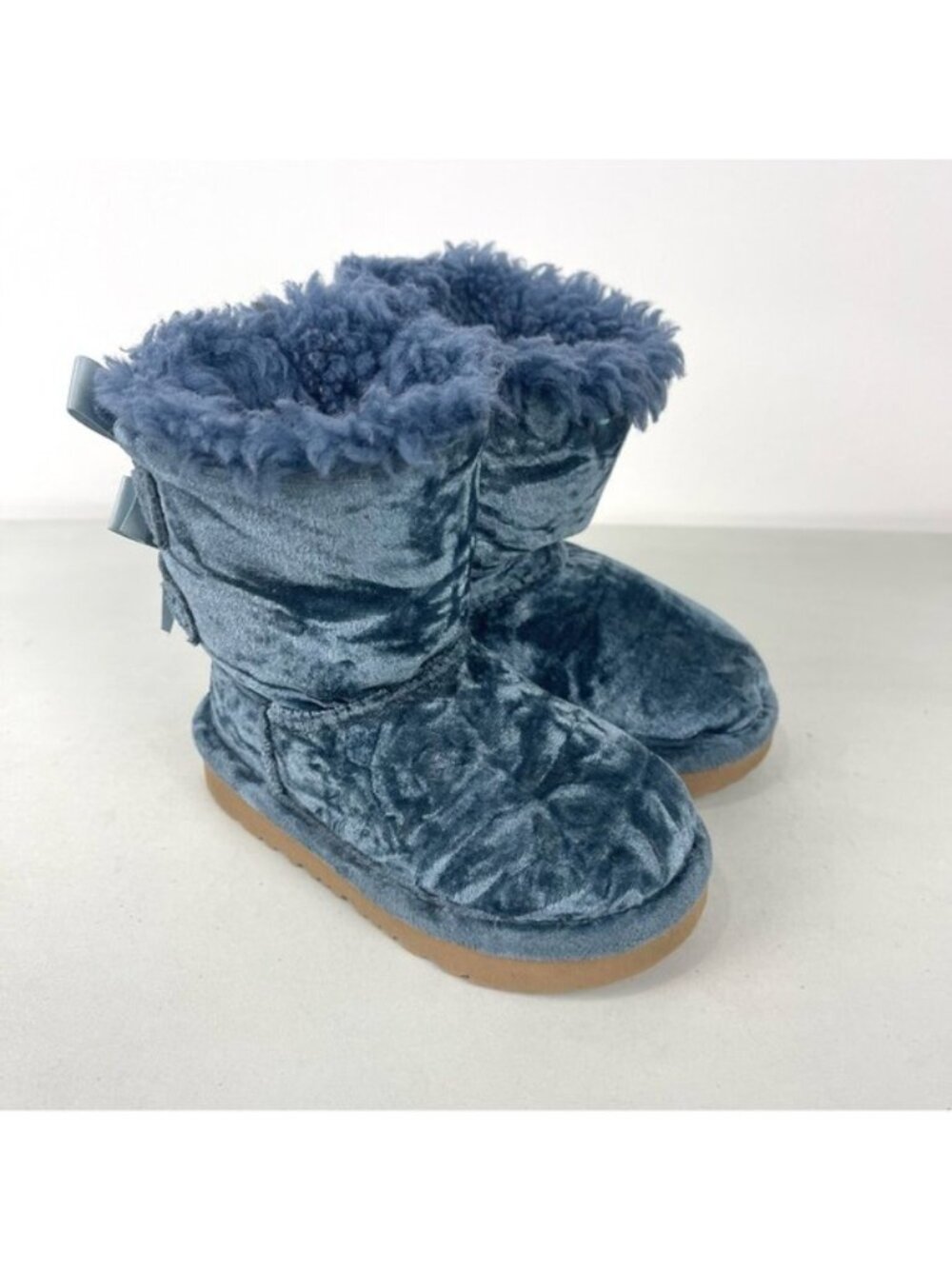 UGG Bailey Bow Boots Toddler Girls Size 7 Blue Crushed Velvet Sheepskin Fur
